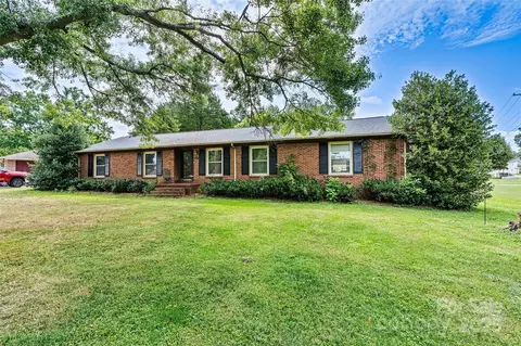 693 Fielding Rd, Charlotte, NC 28214