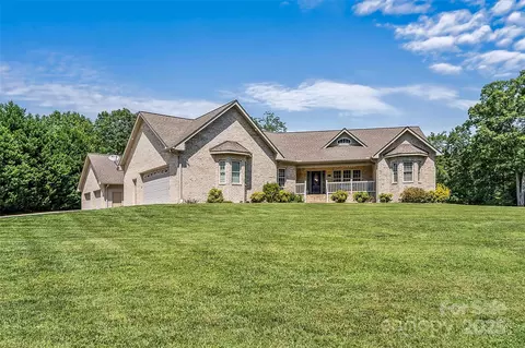 142 Windsor Dr, Taylorsville, NC 28681