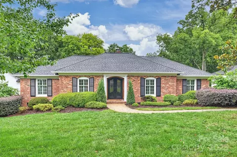2900 Ferncliff Rd, Charlotte, NC 28211