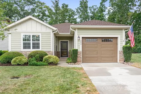204 Flat Rock Dr, Denver, NC 28037