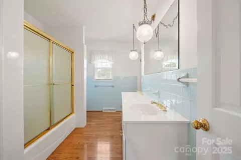 Bath - 414 E 2nd St, Salisbury, NC 28144 photo 3 of 4
