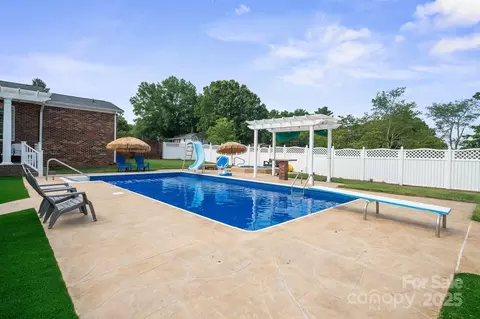 Exterior - 414 E 2nd St, Salisbury, NC 28144 photo 3 of 9