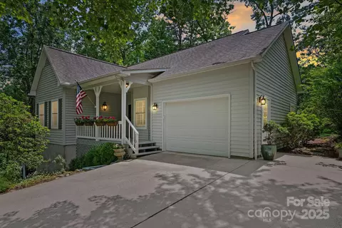 113 Fox Cross Dr, Brevard, NC 28712
