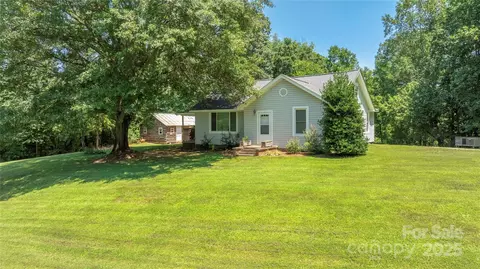 2770 St James Church Rd, Newton, NC 28658