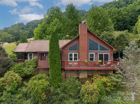 105 Appalachian Trl, Maggie Valley, NC 28751