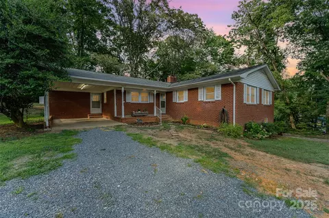 3075 Simmons St, Kannapolis, NC 28083