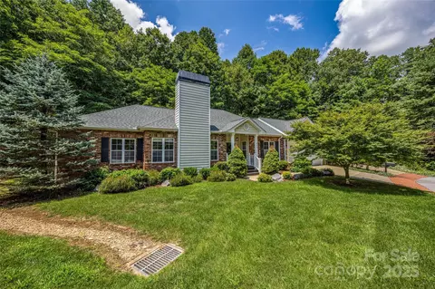 623 Carriage Commons Dr, Hendersonville, NC 28791
