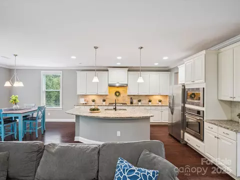 125 Rain Shadow Dr, Mooresville, NC 28115