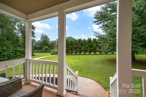 165 Larue Cir, Statesville, NC 28625