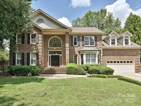 620 River Oaks Ln, Charlotte, NC 28226