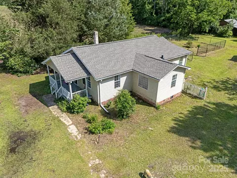 944 Cain Rd, Saint Pauls, NC 28384