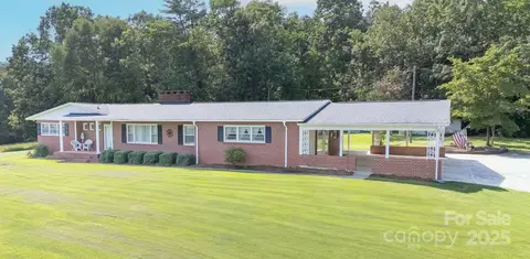 668 Meadowood St, Hudson, NC 28638
