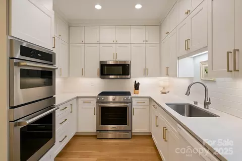 904 Cherokee Rd, Charlotte, NC 28207