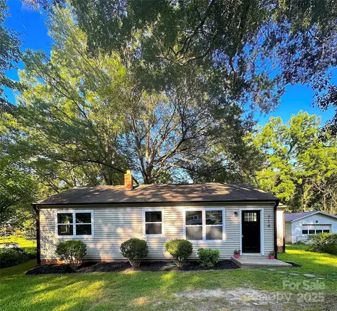 714 Apple Blossom Cir, Gastonia, NC 28052