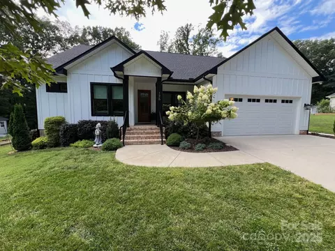 126 Redbud Ln, Troutman, NC 28166