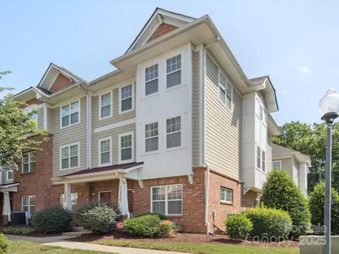1236 Taliesin Ct, Charlotte, NC 28204