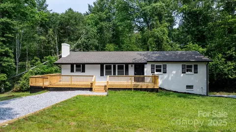 520 Hickory Ave, Hudson, NC 28638