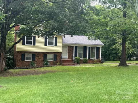 1601 Bonnie Ln, Charlotte, NC 28213