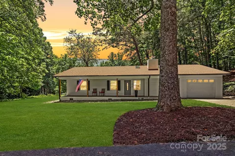 103 E White Pine Rd, Hendersonville, NC 28739