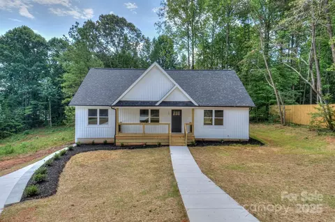 110 S Yadkin River Rd, Statesville, NC 28625
