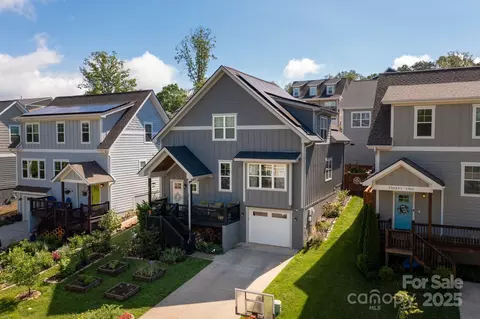 30 Greenwood Fields Dr, Asheville, NC 28804
