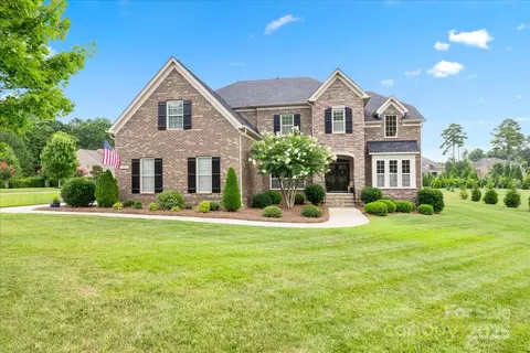 901 Hidden Pond Ln, Waxhaw, NC 28173