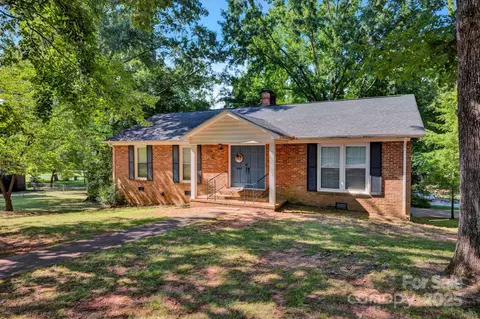 530 Oxford Pl, Lancaster, SC 29720