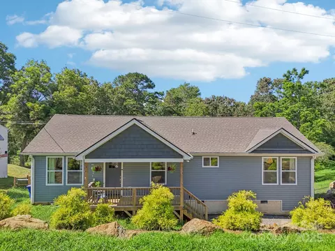 136 Locust Grove Rd, Weaverville, NC 28787