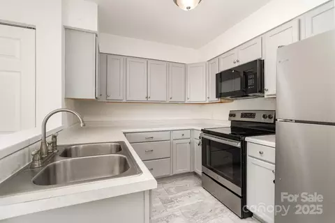 4900 Spring Lake D Dr #D, Charlotte, NC 28212