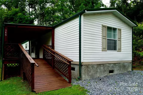 245 Berry Hill Rd, Spruce Pine, NC 28777