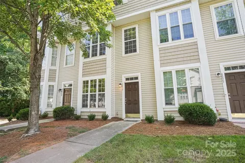 8019 Kings Creek Dr, Charlotte, NC 28273