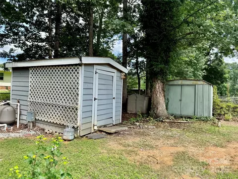 Exterior - 415 E Poplar St, Stanley, NC 28164 photo 4 of 6