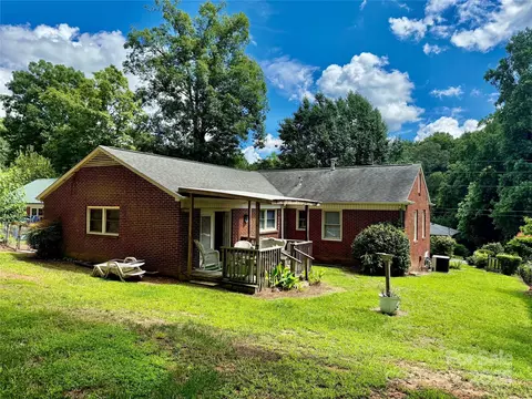 Exterior - 415 E Poplar St, Stanley, NC 28164 photo 5 of 6