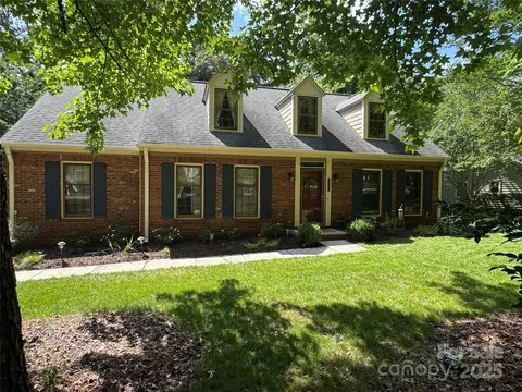 1010 Thornsby Ln, Matthews, NC 28105