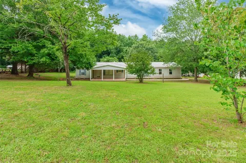128 Scroggs Cemetery Rd, Statesville, NC 28677