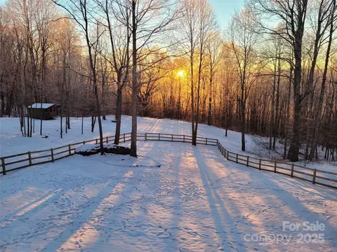 120 Spotted Fawn Ln, Waynesville, NC 28785