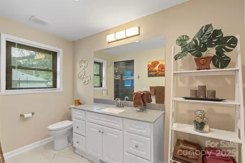 Bath - 1513 S Ridge Ave, Kannapolis, NC 28083 photo 1 of 5