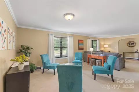 Living - 1513 S Ridge Ave, Kannapolis, NC 28083 photo 3 of 4