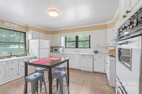Kitchen - 1513 S Ridge Ave, Kannapolis, NC 28083 photo 2 of 4