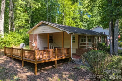 17 Sitar Ln, Saluda, NC 28773