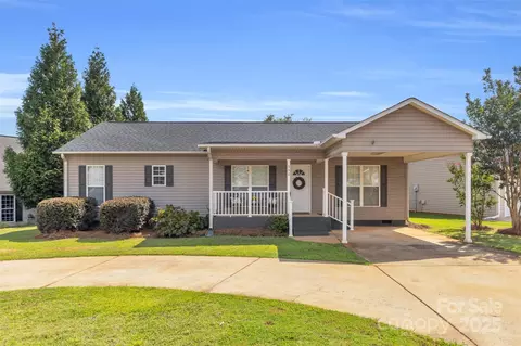330 Split Oak Ln, Inman, SC 29349