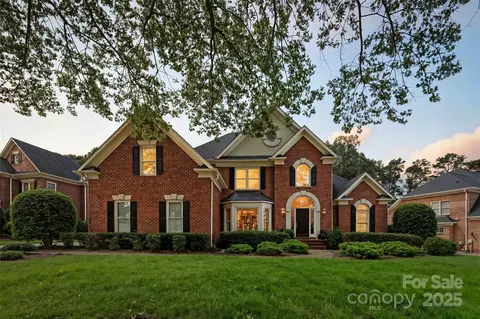 18901 Riverwind Ln, Davidson, NC 28036