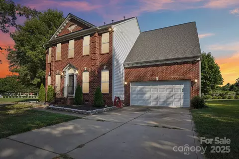 2512 Holly Oak Ln, Gastonia, NC 28056
