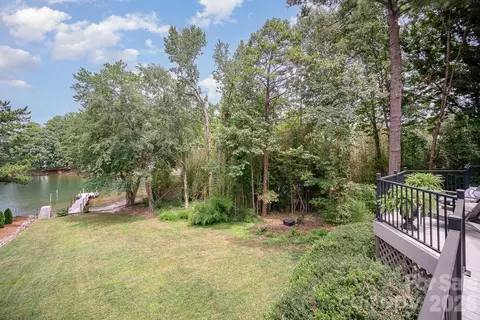 View/Area - 20105 Chapel Point Ln, Cornelius, NC 28031 photo 5 of 6