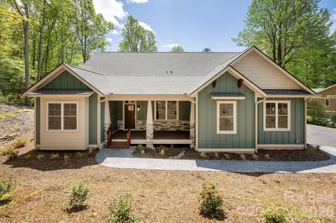 634 Hollybrook Dr, Flat Rock, NC 28731