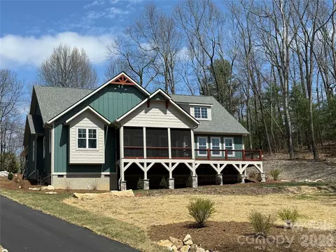 634 Hollybrook Dr, Flat Rock, NC 28731