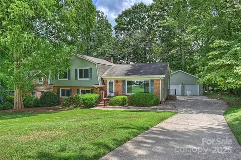 302 Wilcrest Dr, Matthews, NC 28105
