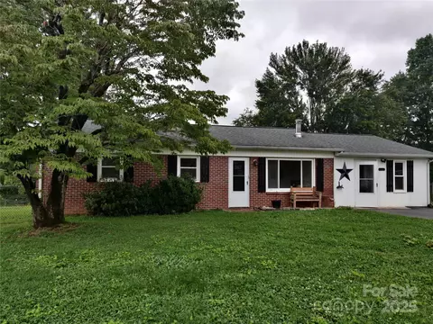 4125 Hill Pl, Hudson, NC 28638