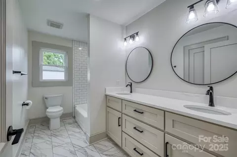 Bath - 2775 Snipes St, Morganton, NC 28655 photo 1 of 3
