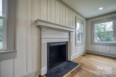 Living - 2775 Snipes St, Morganton, NC 28655 photo 3 of 5